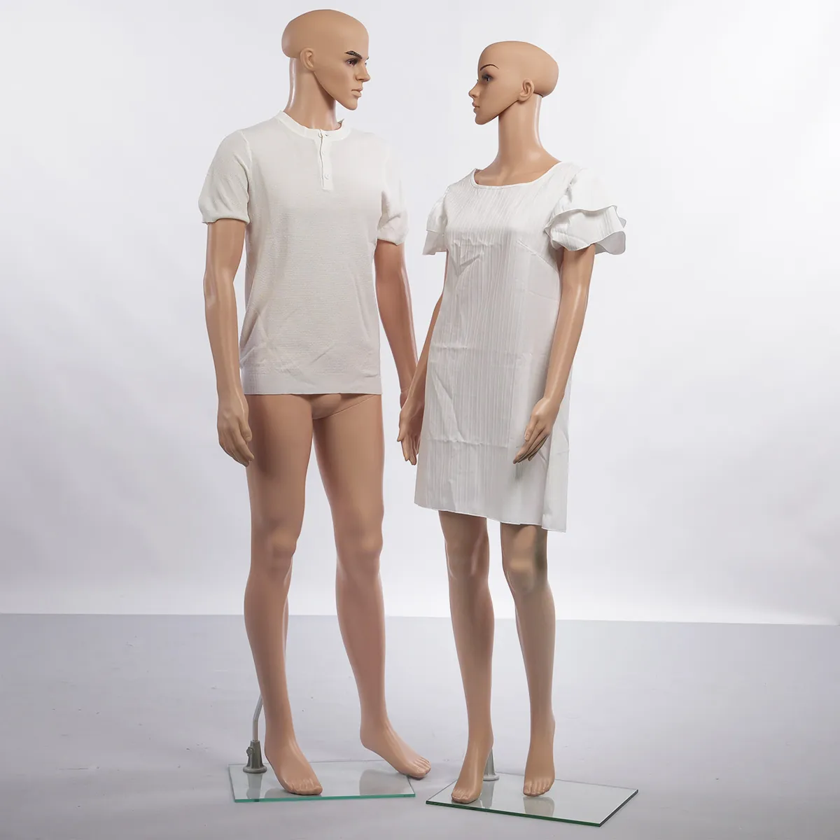 Mannequin femme sans perruque H 176 cm Plastique - Chair - Mannequins plastique sans perruque-11