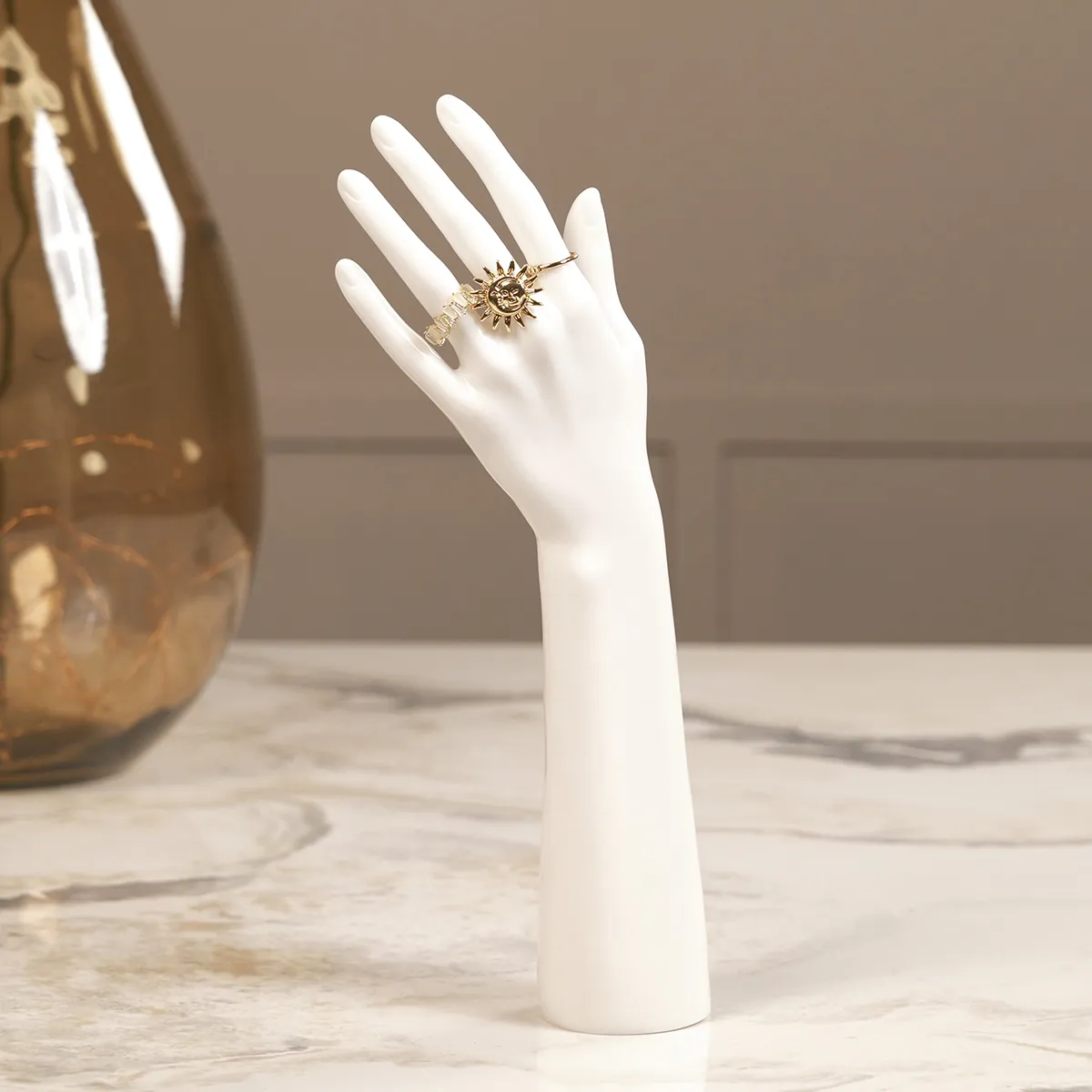 Main porte bijoux femme 36,5 cm plastique laqué - Main mannequin femme - Présentoir main - Blanc - Présentoirs mains bijoux-1