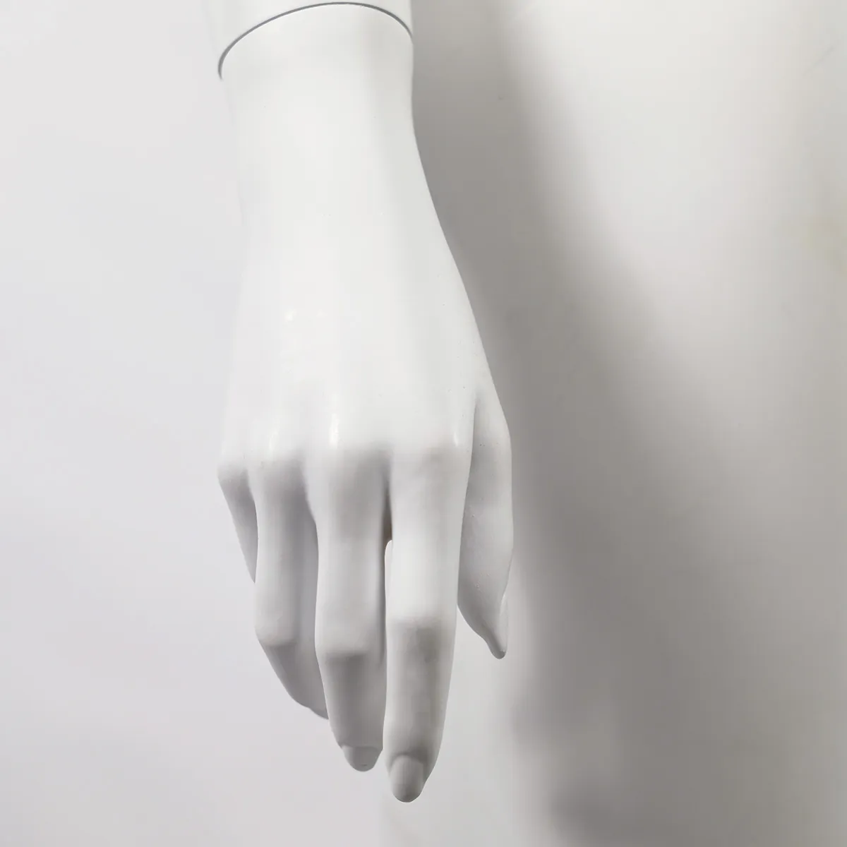 Mannequin femme, tête et cheveux sculptés H 180 cm Fibre de verre - Blanc mat - Mannequins cheveux sculptés-4