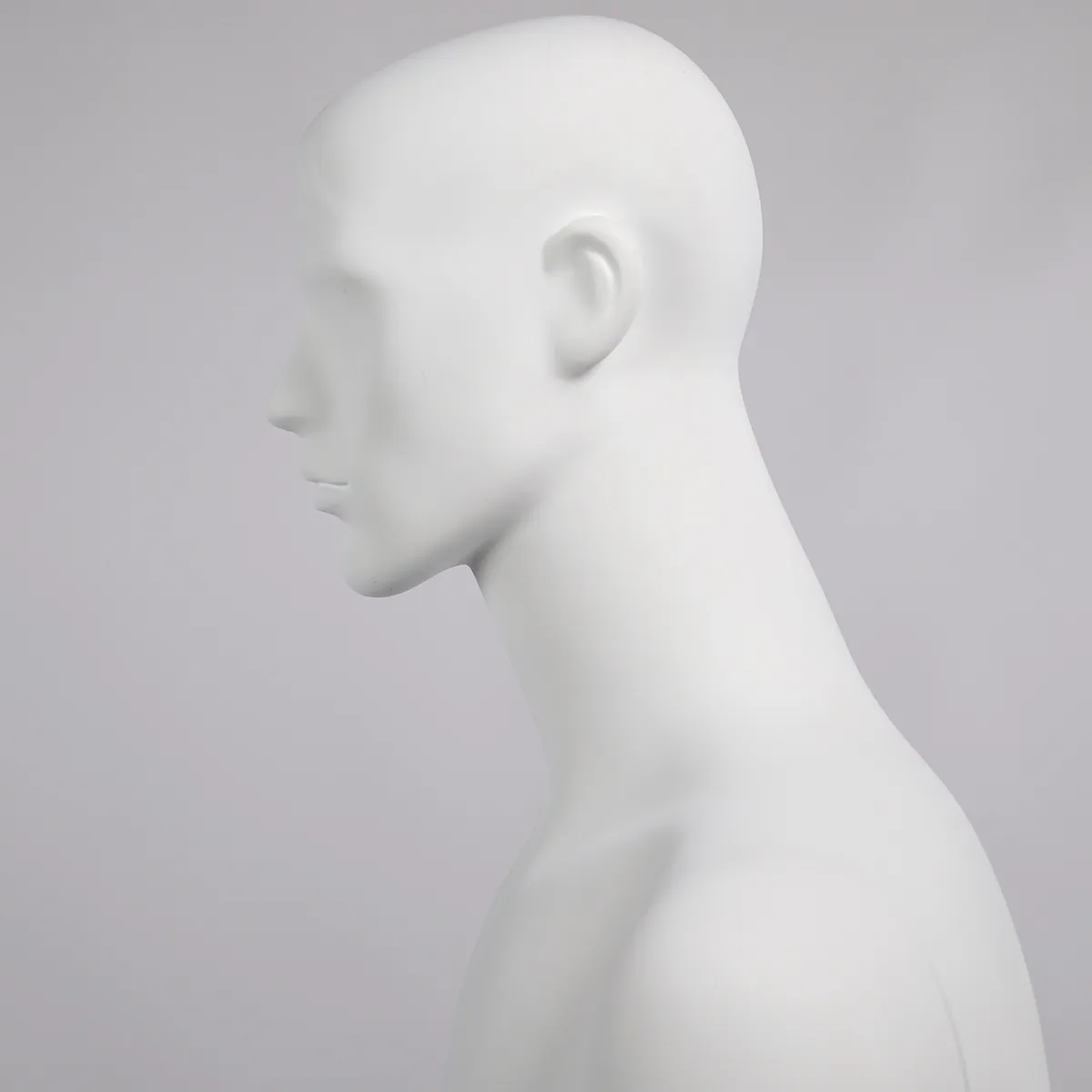 Mannequin homme, tête et cheveux sculptés H 186 cm Fibre de verre - Blanc mat - Mannequins cheveux sculptés-3