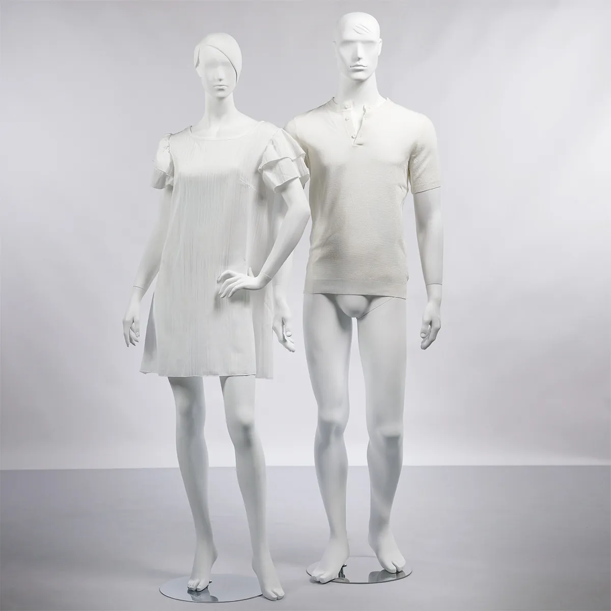 Mannequin homme, tête et cheveux sculptés H 186 cm Fibre de verre - Blanc mat - Mannequins cheveux sculptés-5