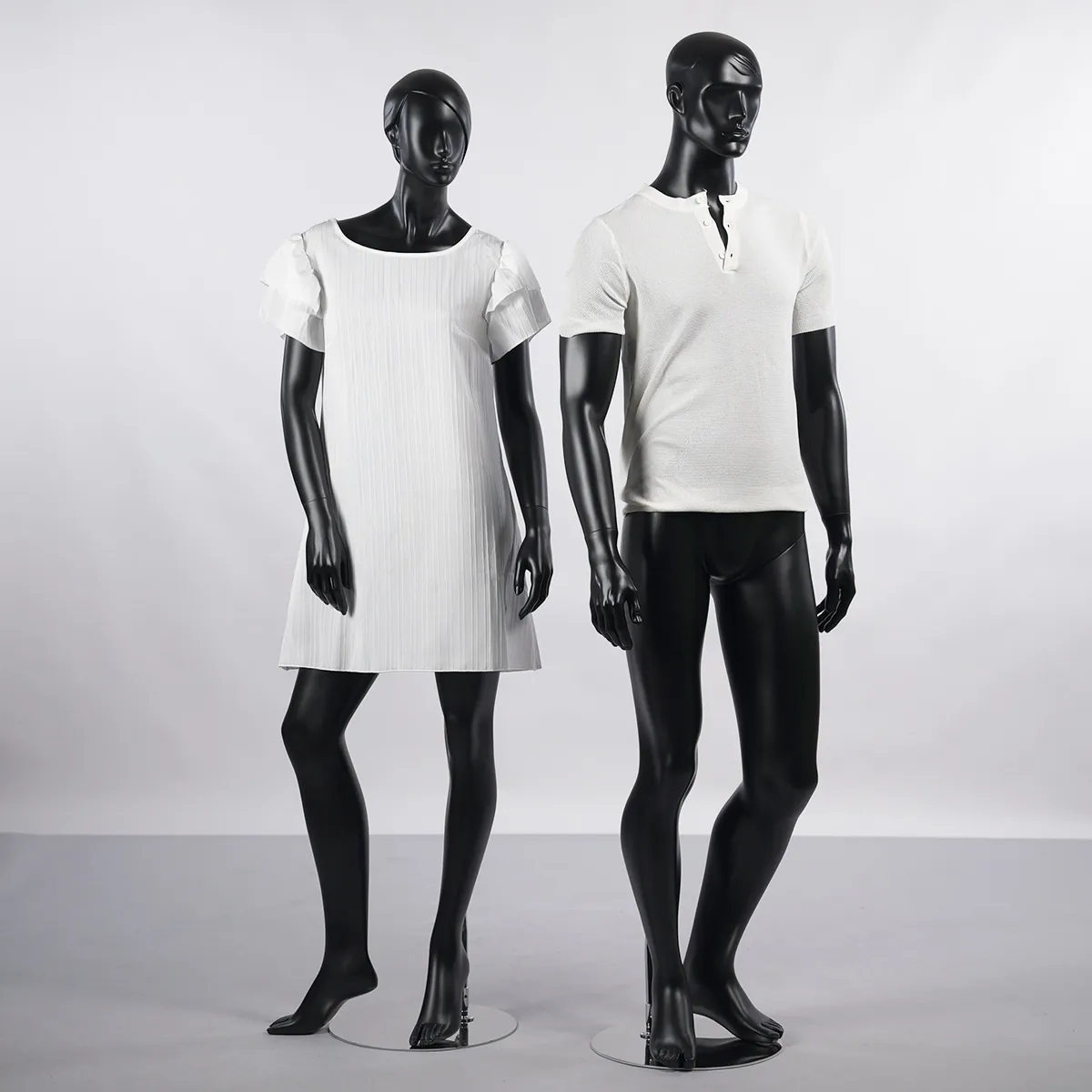 Mannequin homme, tête et cheveux sculptés H 184 cm Fibre de verre - Noir mat - Mannequins cheveux sculptés-5