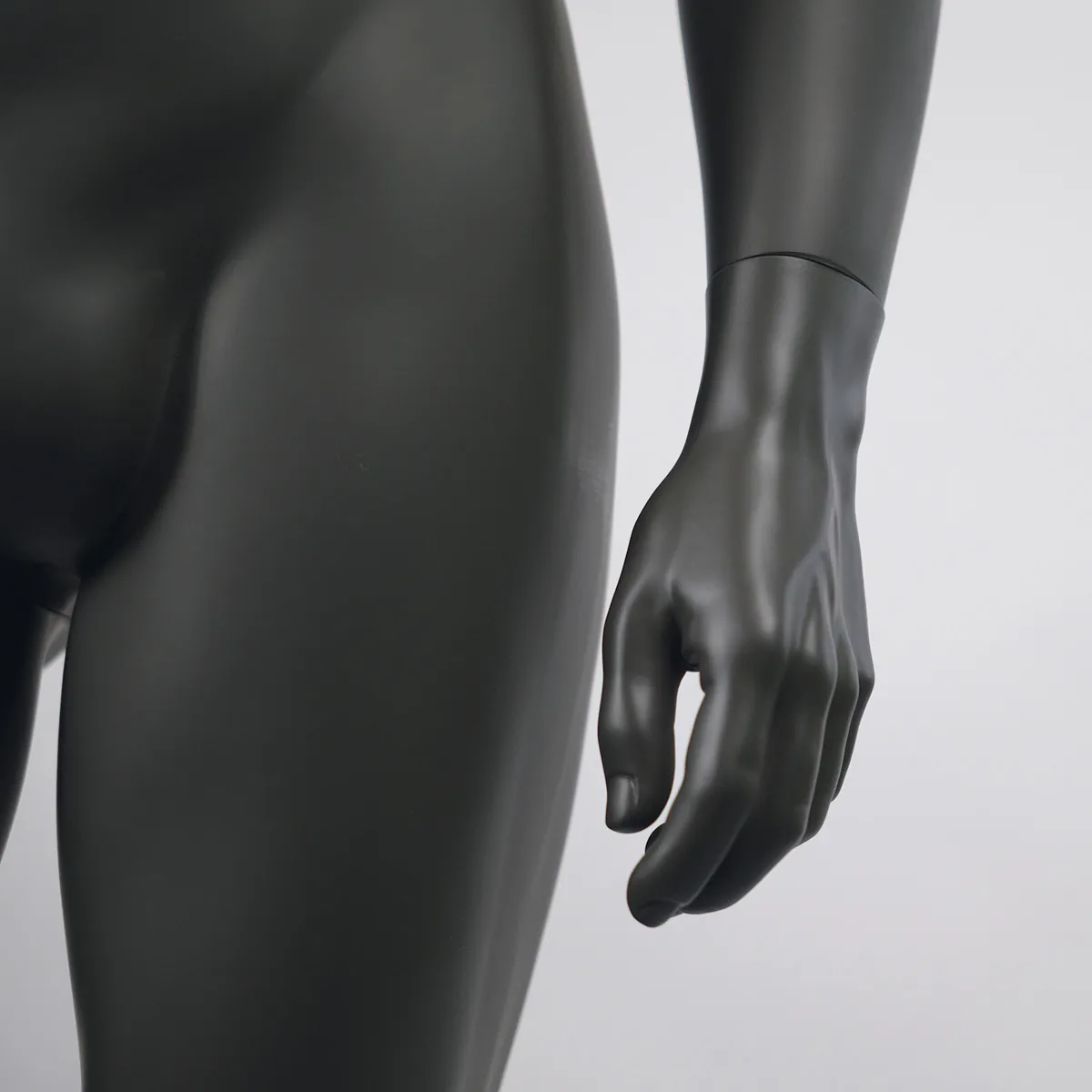 Mannequin homme, tête et cheveux sculptés, jambe droite sur le côté H 186 cm Fibre de verre - Gris anthracite mat - Mannequins cheveux sculptés-3
