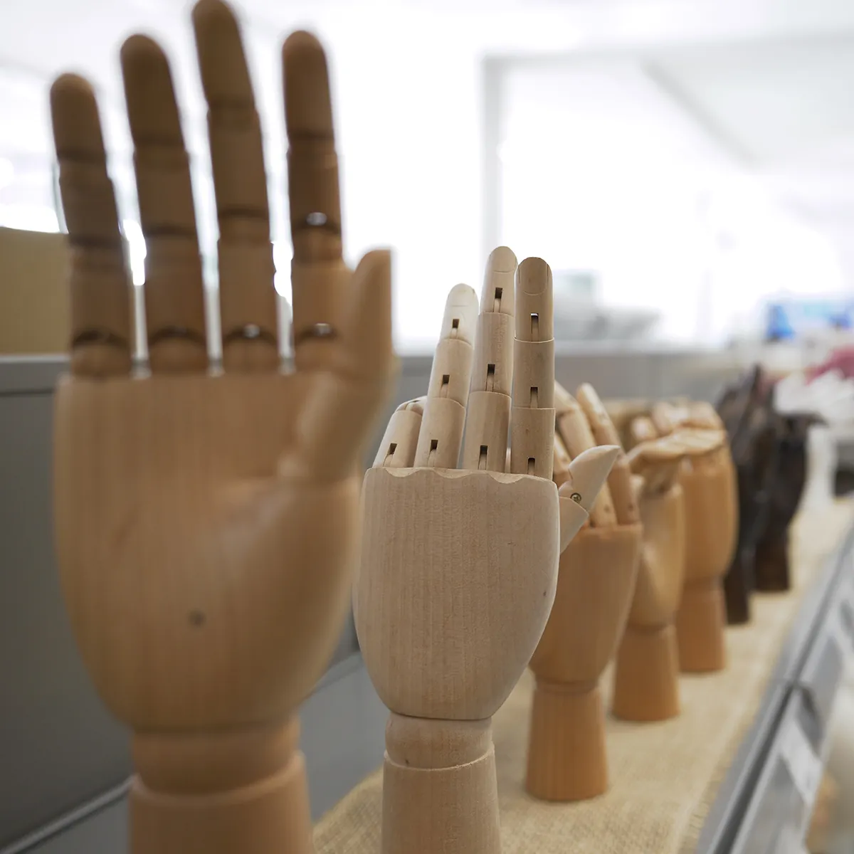 Main femme articulée - Présentoirs mains bijoux-3