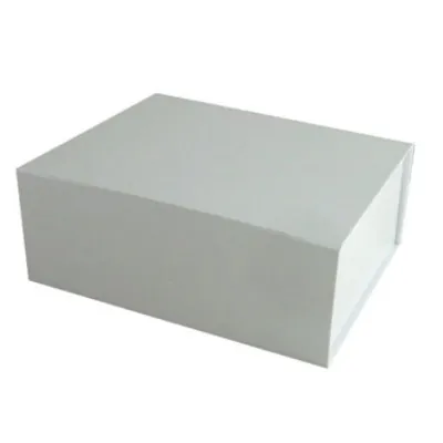 Une boîte en carton, pour emballage cadeau, - Loisirs créatifs
