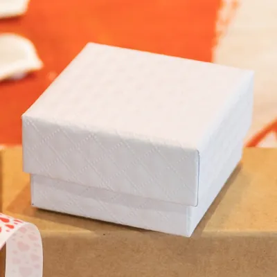 Écrin bijoux carton gaufré Blanc 5 x 5 x 3 cm - Ecrin pour bague - Boîte bijoux - Paquet de 20 - Écrins à bijoux, Coffrets à bijoux-2