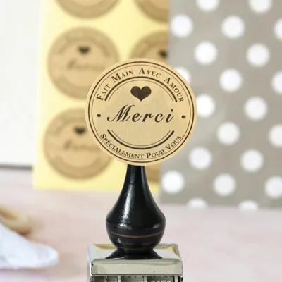 Étiquettes rondes FAIT MAIN - Merci ø 35 mm kraft - Paquet de 600 - Étiquettes cadeaux adhésives-1