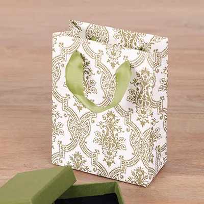 Sac luxe blanc / vert motif baroque et poignées ruban – L 12 x P 6 x H 16 cm – Paquet de 20 - Sacs kraft luxe-1