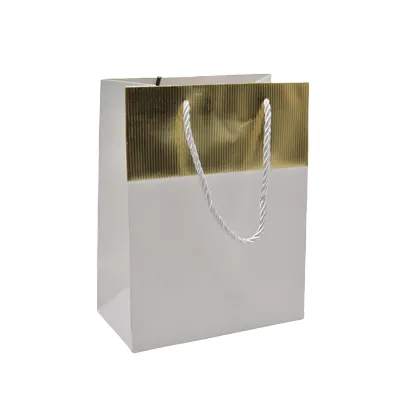 Sacs pelliculés blancs embossés bandeau or poignées cordelette 18+10x23 cm 210g/m² – Paquet de 20 - Sacs pelliculés à motifs