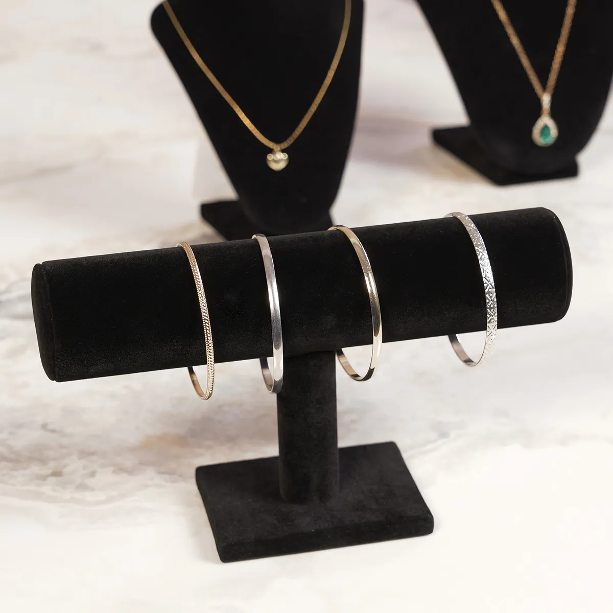 Présentoir bracelets et montres sur pied en flanelle Noir 23 x 7 x 14 cm - Support bracelets - Support montres - Présentoirs bracelets et montres-1