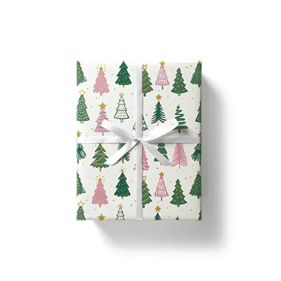 Papier cadeau couché sapins vert/rose 70 cm x 50 m 80 g/m² – le rouleau - Papier cadeaux couchés à motifs-1