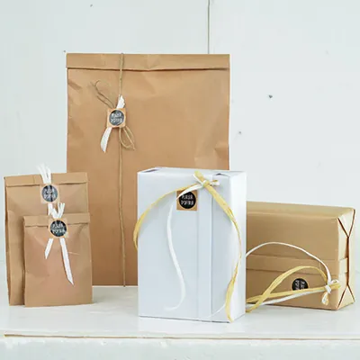 Papier cadeau kraft vergé blanc uni 80 cm x 100 m 60 g/m² – le rouleau - Papiers cadeaux unis-1