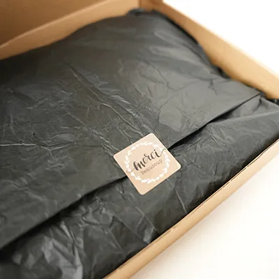 Étiquettes cadeaux adhésives Merci beaucoup 35 x 35 mm Kraft - Boîte de 500 - Étiquettes cadeaux adhésives-2