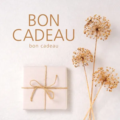 Bon cadeau motif cadeau et fleurs séchées 12 x 12 cm - Paquet de 12 - Bons cadeaux-1