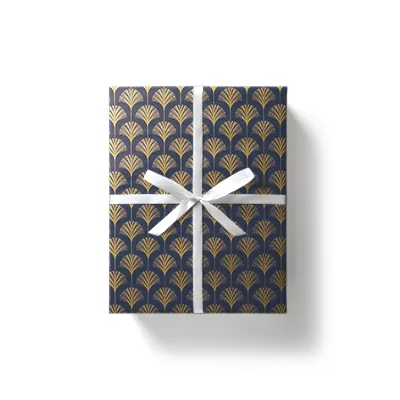 Papier cadeau Pampa couché blanc 70 cm x 50 m, bleu marine / or, 80 g/m² - Papier cadeaux couchés à motifs-1
