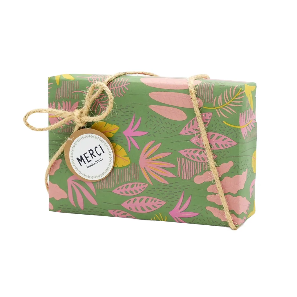 Papier cadeau Éxotique kraft brun 70 cm x 50 m, brun / vert / jaune, 60g/m² - Papiers cadeaux kraft à motifs-1