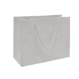 Sacs pelliculés blancs embossés tressés poignées cordelette 31+12x26 cm 210g/m² – Paquet de 20