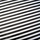 Papier de soie noir et blanc à rayures 17g/m², feuilles de 50 x 70 cm, rame de 120 feuilles