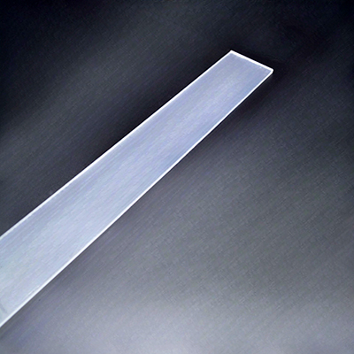 Panneau frontal acrylique pour tablette métallique - Butée frontrale L 98,8 x H 9 cm ép. 6 mm - Ligne Store blanc pas de 25 mm