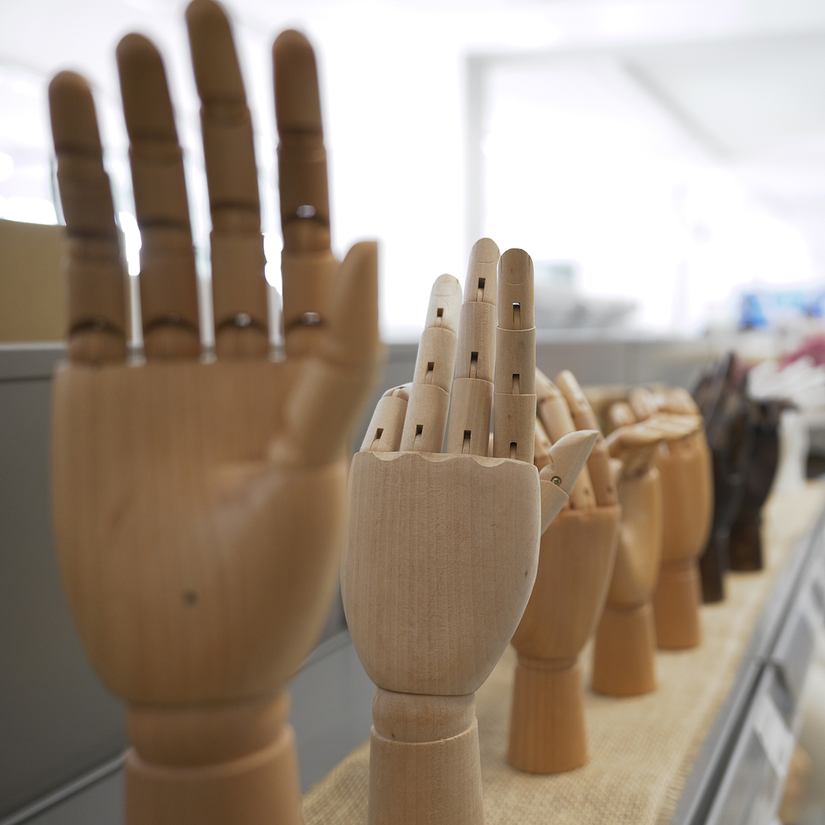 Main femme articulée - Présentoirs mains bijoux-3