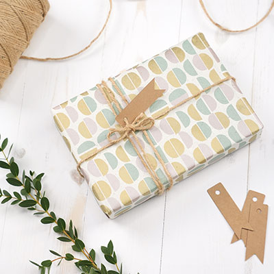 Étiquettes kraft drapeau - Etiquettes cadeaux à trou-1