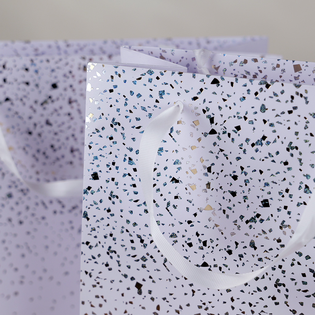 Sac cadeau pelliculé Terrazzo blanc / or / argent irisé 25 + 13 x H 33 cm - Paquet de 20 - Sacs pelliculés à motifs-3