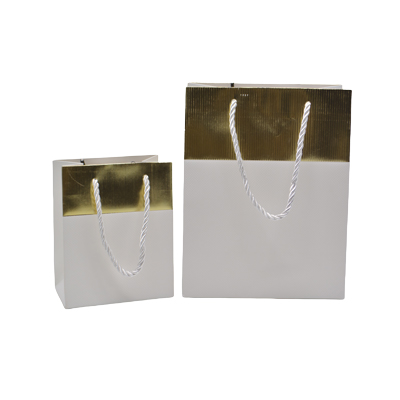 Sacs pelliculés blancs embossés bandeau or poignées cordelette 12+7x15 cm 210g/m² – Paquet de 20 - Sacs pelliculés à motifs-1