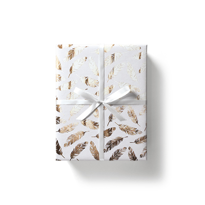 Papier cadeau blanc - Plumes or - Papier cadeaux couchés à motifs-2