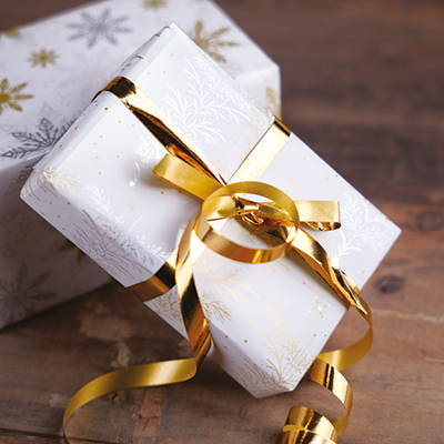 Papier cadeau Arbre de Noël Sapins or/argent/blanc 80 g/m² 70 cm x 50 m papier couché  - Papier cadeaux couchés à motifs-1