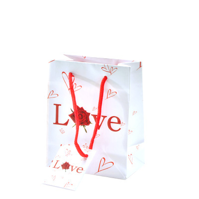 Sac pelliculé mat blanc Love 11 x 6,2 x 13,7 cm 157g/m² - Paquet de 20 - Sacs pelliculés à motifs