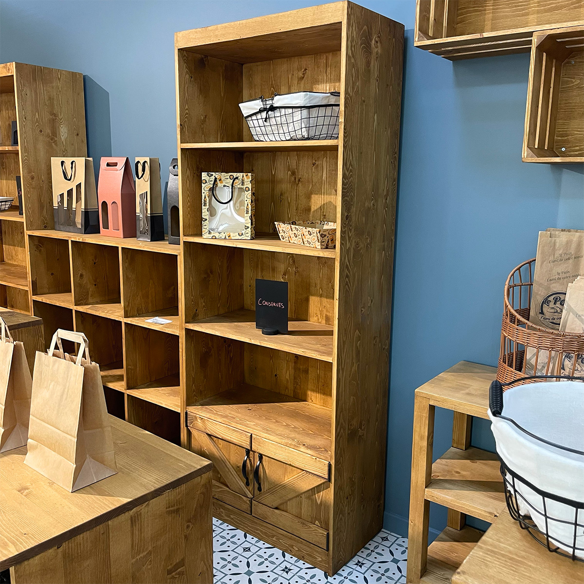 Buffet haut avec caisson et 4 étagères bois massif 79 x 39 x 200 cm brun - Mobilier retail - Ligne Authentique-1