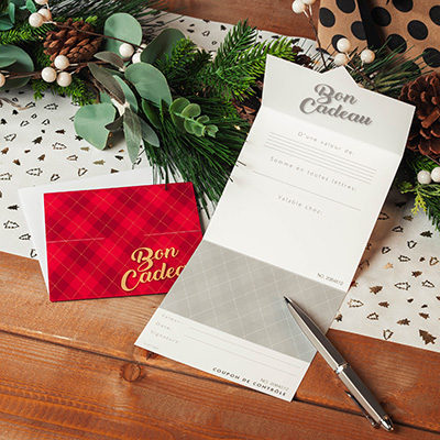 Bon cadeau écossais bordeaux / or / rouge 12 x 12 cm - Paquet de 12 - Bons cadeaux-1