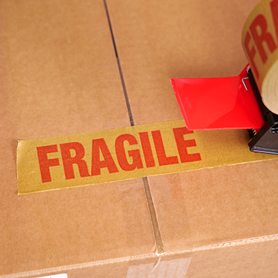 Adhésif kraft imprimé FRAGILE - 50 mm x 50 m - Marquage d'expédition-1