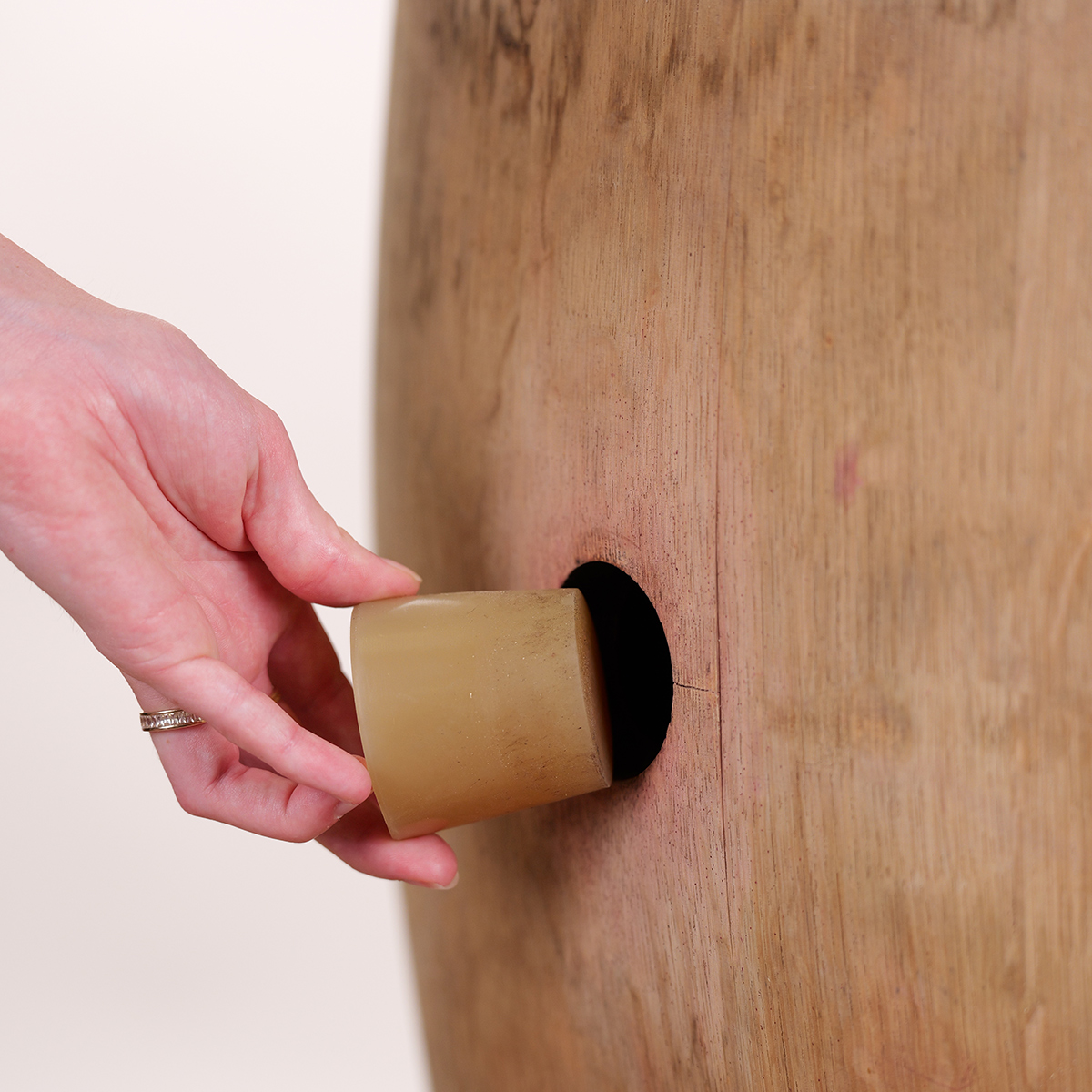 Tonneau barrique d'occasion en chêne 225L, fût d'occasion - Meubles et présentoirs cavistes-2