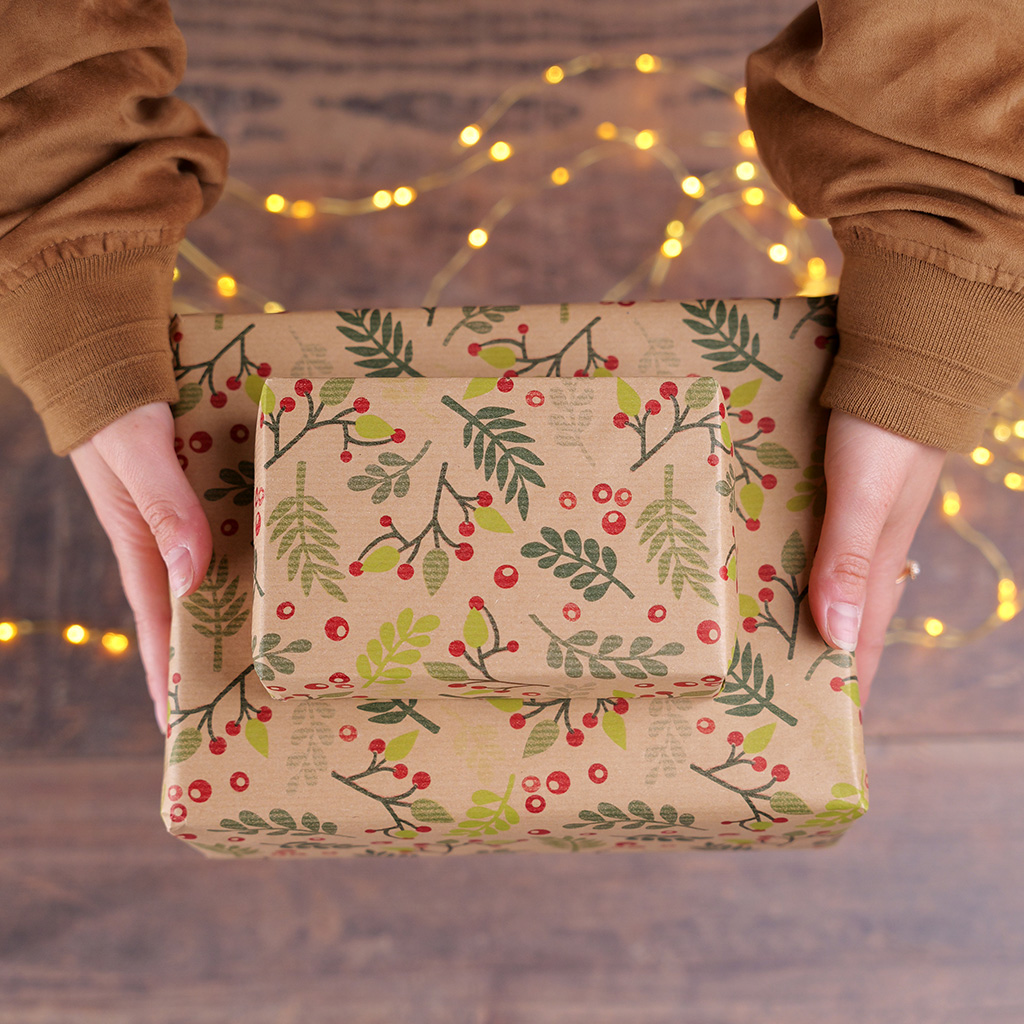 Papier cadeau kraft brun houx vert/rouge 70 cm x 50 m 60 g/m² – le rouleau - Papiers cadeaux kraft à motifs-2
