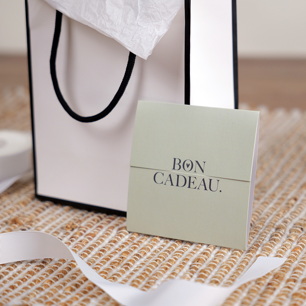 Bon cadeau minimaliste vert sauge 12x12cm avec enveloppe – paquet de 12 - Bons cadeaux-4