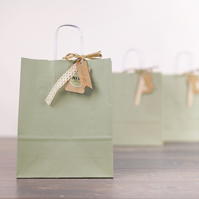 Sacs kraft vert tilleul à poignées torsadées 19+8x23,5cm 90g/m² (x50) - Sacs kraft couleur poignées torsadées-2