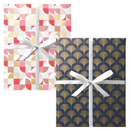 Papier cadeaux couchés à motifs