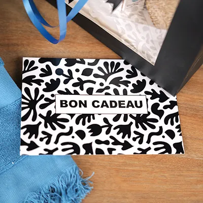 Bon cadeau fleurs et feuillages noir et blanc 17x11,5 cm avec enveloppe – Paquet de 25 - Bons cadeaux-3