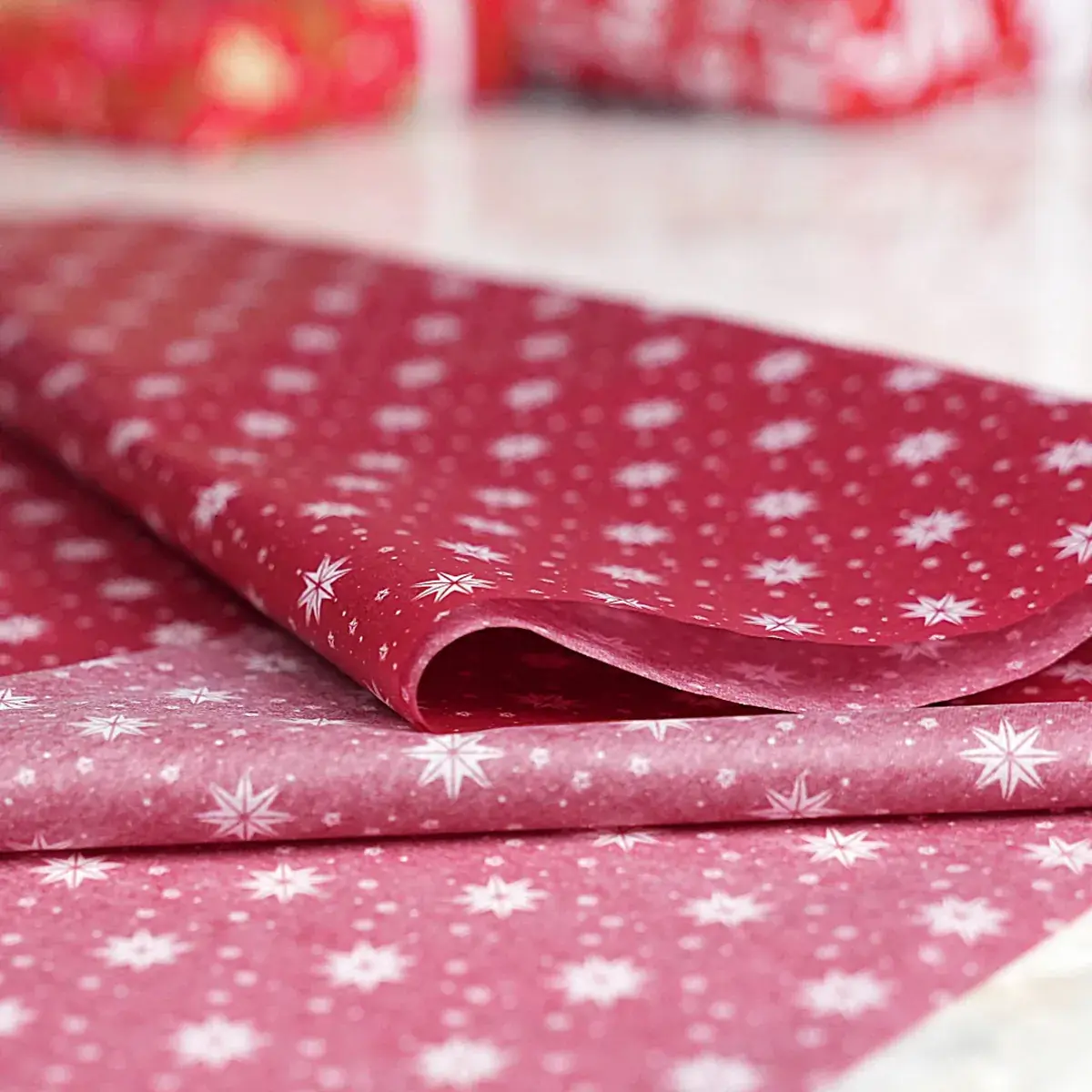 Papier de soie étoiles rouge/blanc 17g/m² 50x70 cm – Paquet de 120 feuilles - Papiers de soie-2