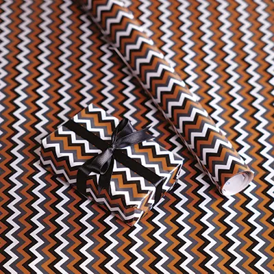 Papier cadeau zig zag noir, cuivre, gris & blanc 70 cm x 50 m 80 g/m² – Le rouleau - Papier cadeaux couchés à motifs-2
