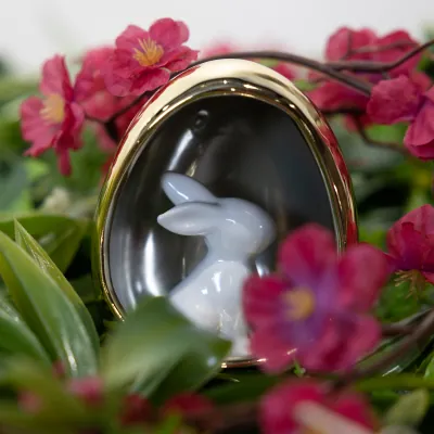 Lapin blanc céramique dans oeuf métal or 9 x 8,5 x 10,3 cm - Déco de Pâques - Accessoires et Objets déco-2