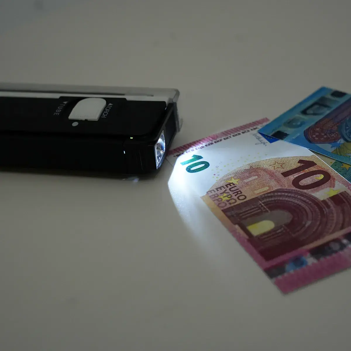 Détecteur de faux billets portable - Détecteurs de faux billets - Compteurs pièces et billets-6