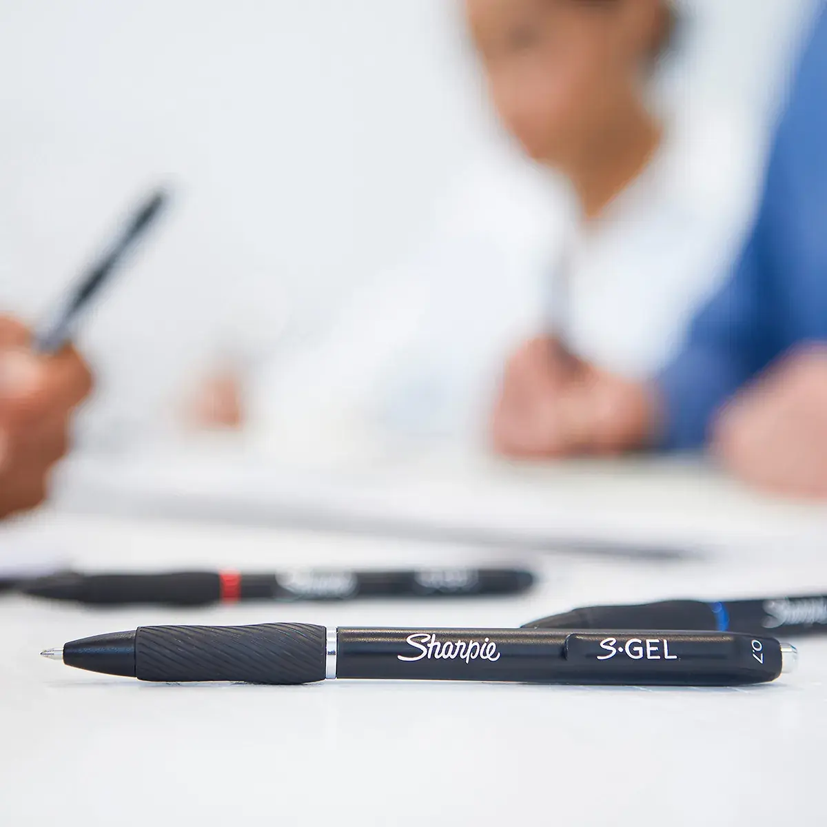 Stylo gel noir Sharpie S-Gel pointe moyenne 0,7 mm retractable - Pack de 12 - Stylos billes-2