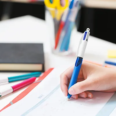 Stylo bille BIC 4 Couleurs Grip Rétractable - Stylos billes-4