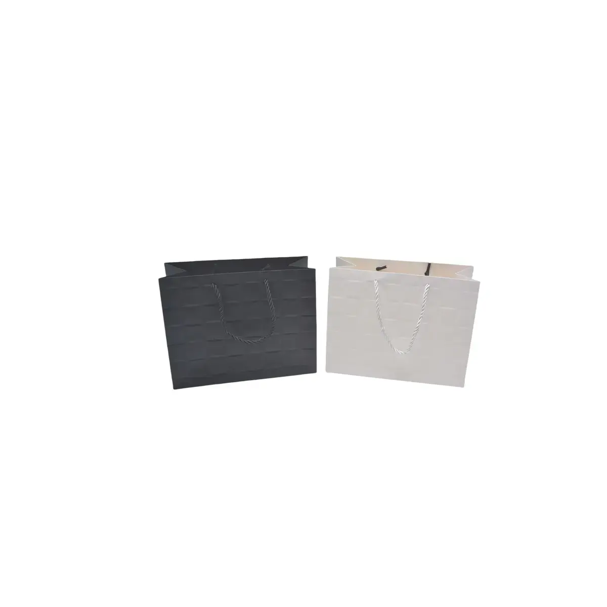 Sacs pelliculés blancs embossés tressés poignées cordelette 23+10x18cm 210g/m² - Paquet de 20 - Sacs pelliculés à motifs-3