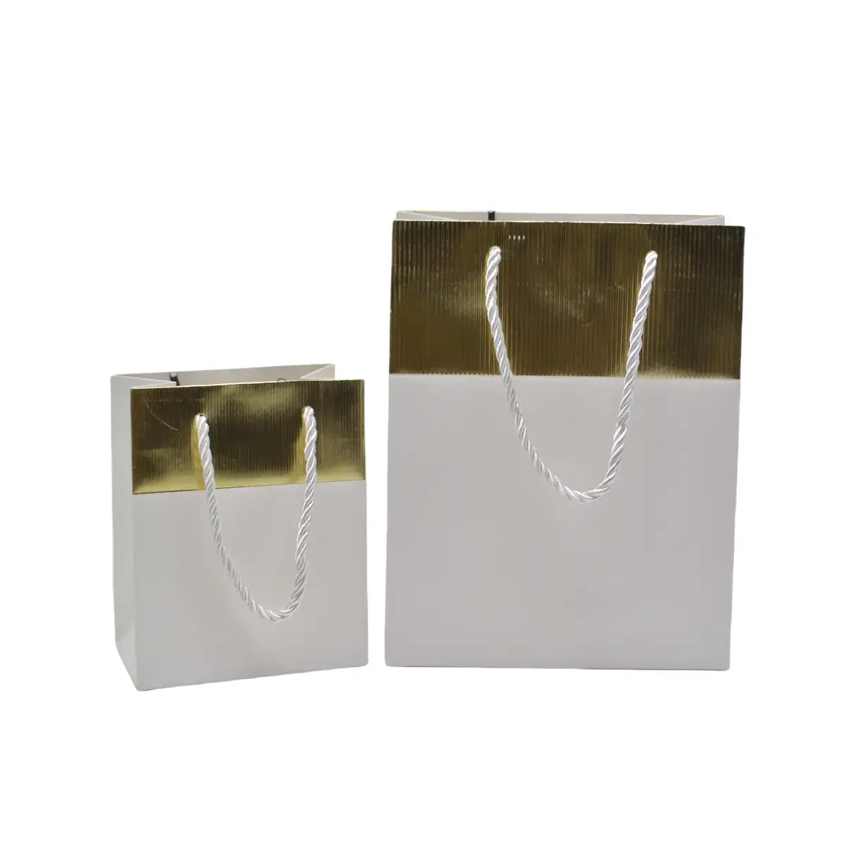 Sacs pelliculés blancs embossés bandeau or poignées cordelette 12+7x15 cm 210g/m² – Paquet de 20 - Sacs pelliculés à motifs-2