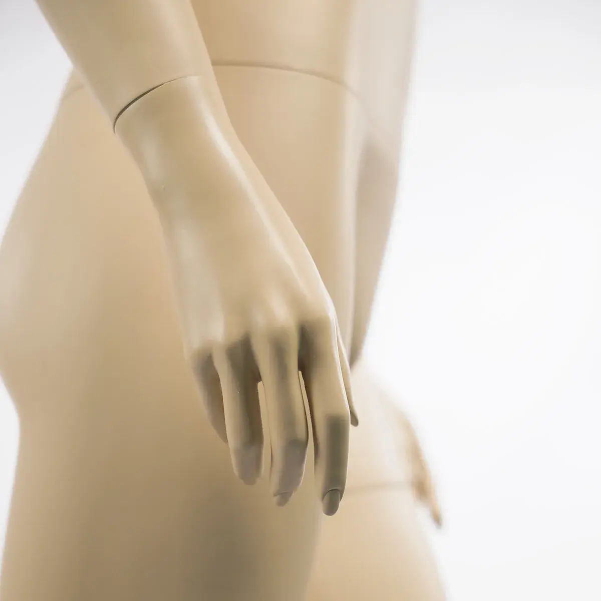 Mannequin femme sans perruque H 182 cm Fibre de verre - Chair - Mannequins fibre de verre sans perruque-4