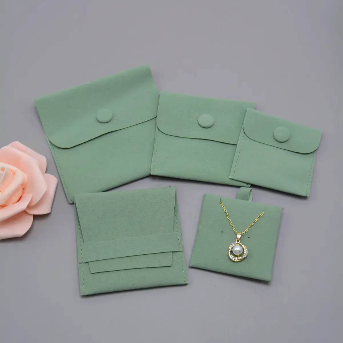 Pochette bijoux suédine avec pression 8 x 8 cm – Sachet Bijoux - Vert - Paquet de 20 - Pochettes bijoux, Support bijoux-2