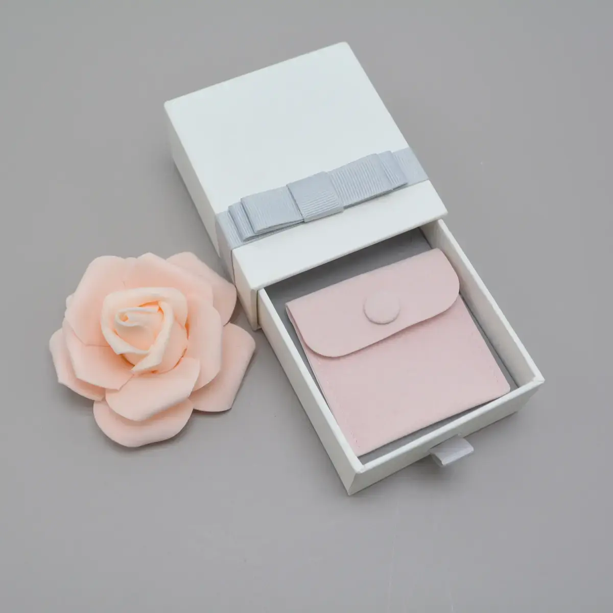 Pochette bijoux suédine avec pression 6,5 x 6,5 cm – Sachet Bijoux - Rose - Paquet de 20 - Pochettes bijoux, Support bijoux-2